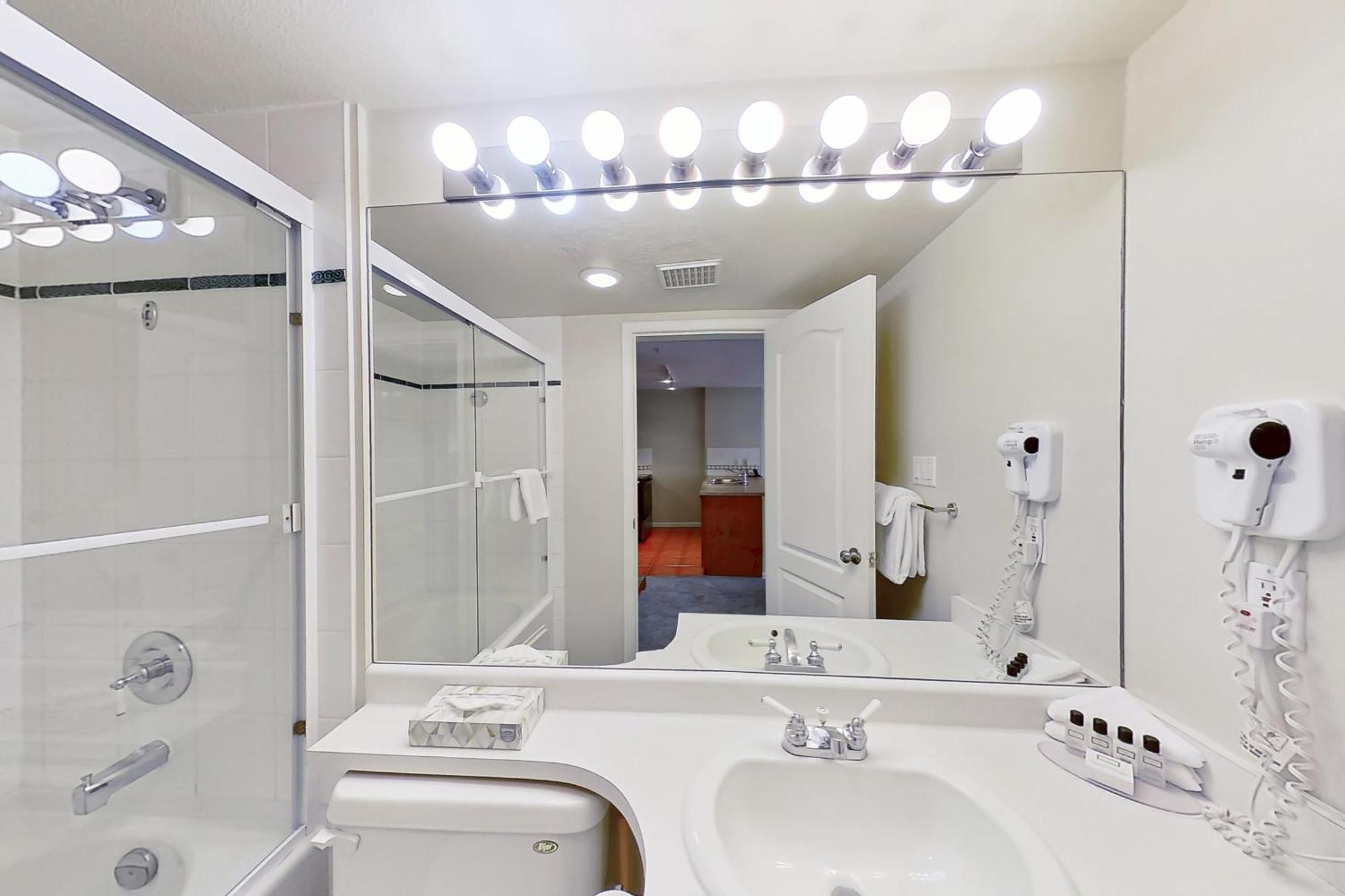 Town Plaza Suites Whistler Room photo