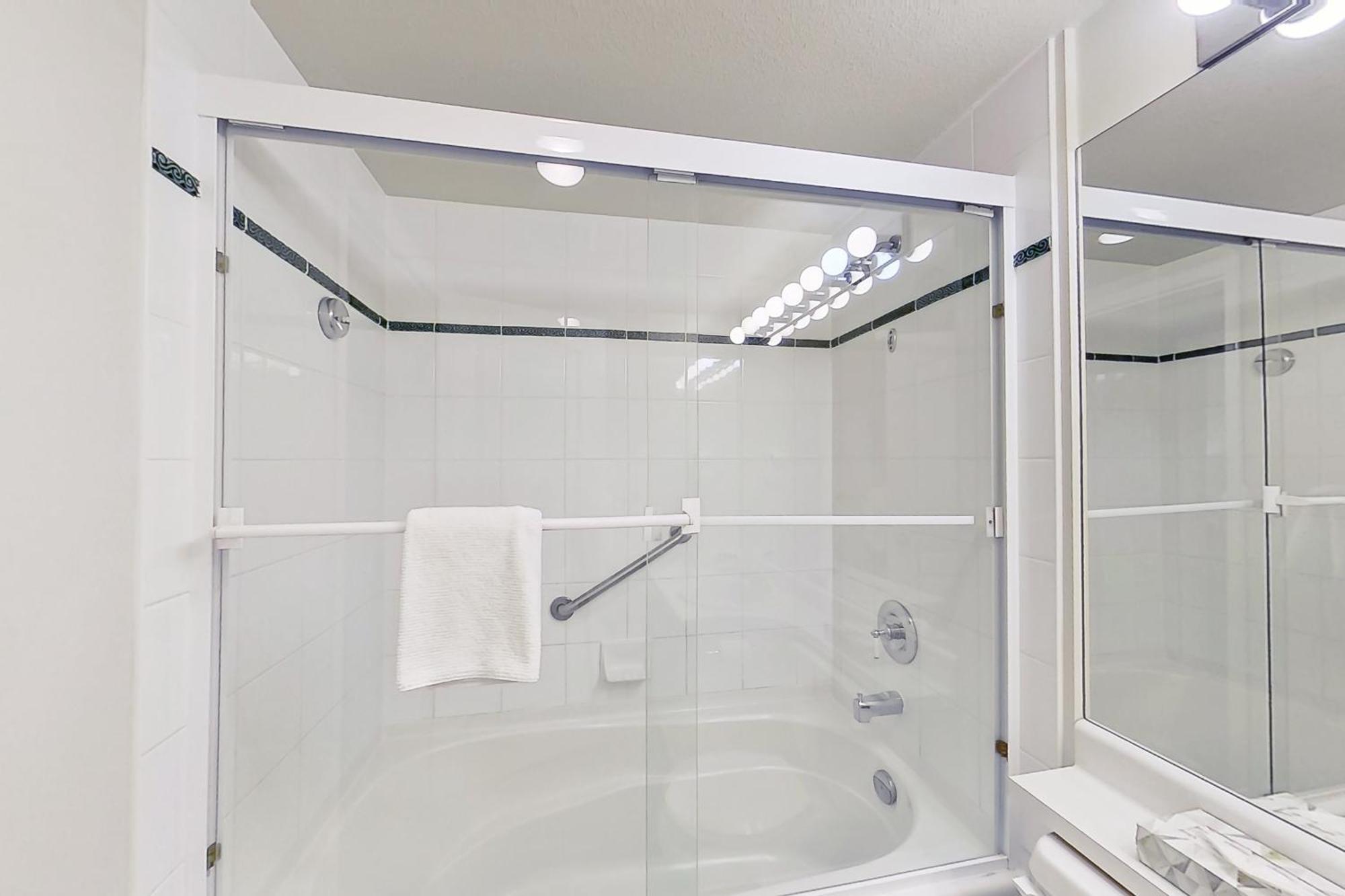 Town Plaza Suites Whistler Room photo