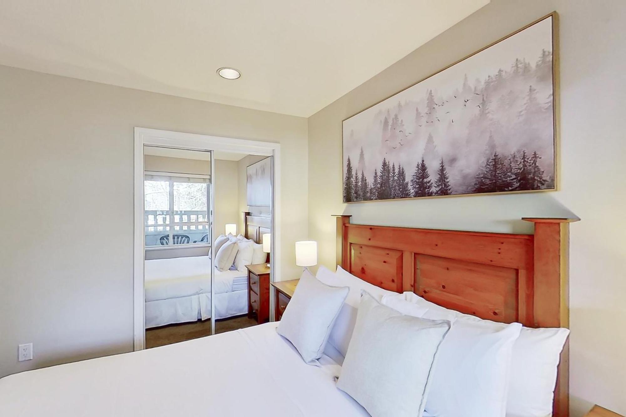 Town Plaza Suites Whistler Room photo