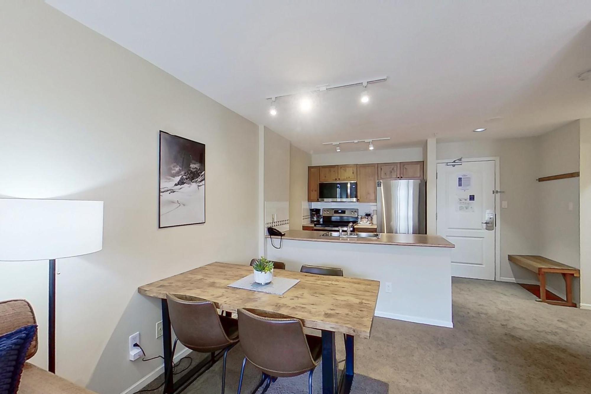Town Plaza Suites Whistler Room photo