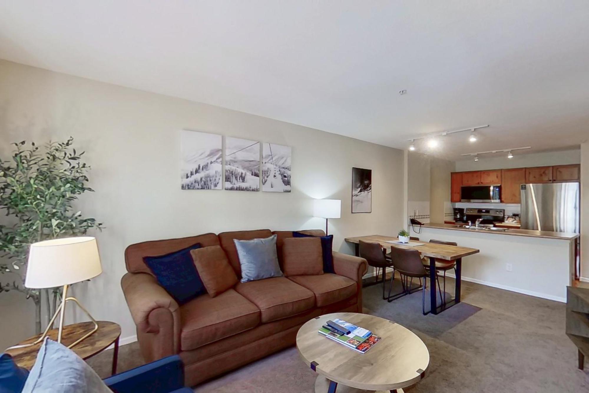 Town Plaza Suites Whistler Room photo